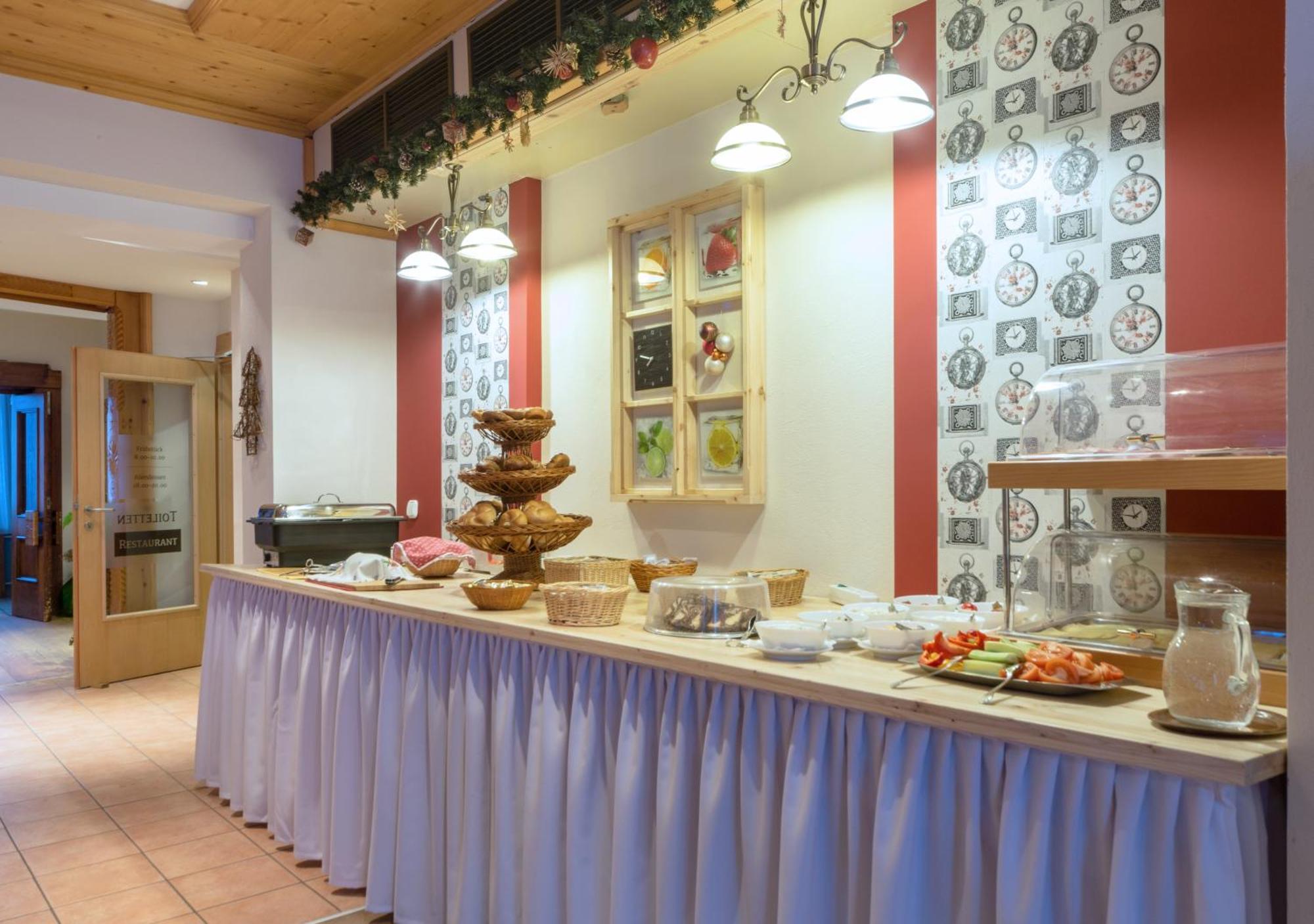Hotel Aquamarin Bad Mitterndorf Bagian luar foto